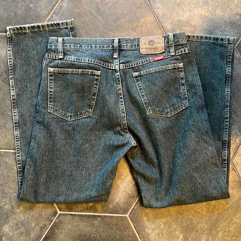 Wrangler blue jeans - Men’s 31/30 - LIKE NEW